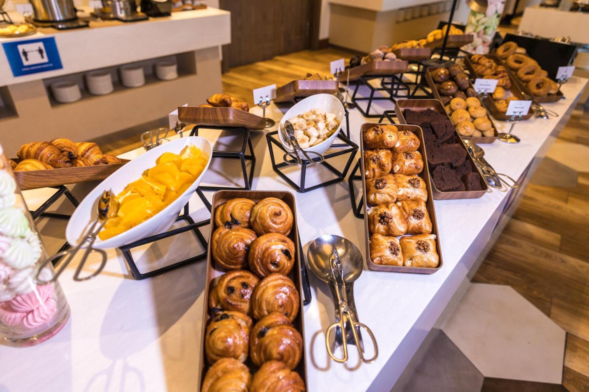 Lankaran Springs Wellness Resort Экстерьер фото A selection of breakfast pastries