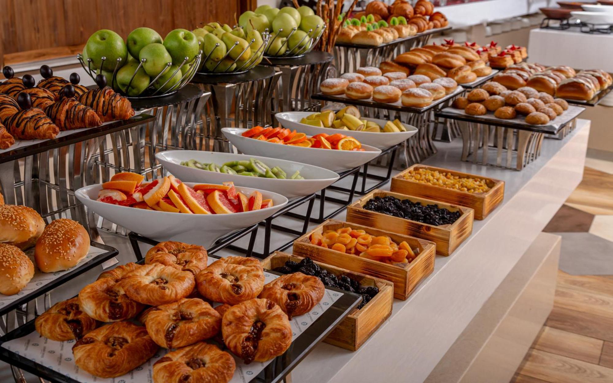 Lankaran Springs Wellness Resort Экстерьер фото A buffet of breakfast items